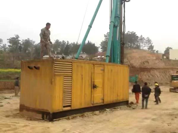 胡市镇如何判断水冷式机油散热器密封件是否需要更换？